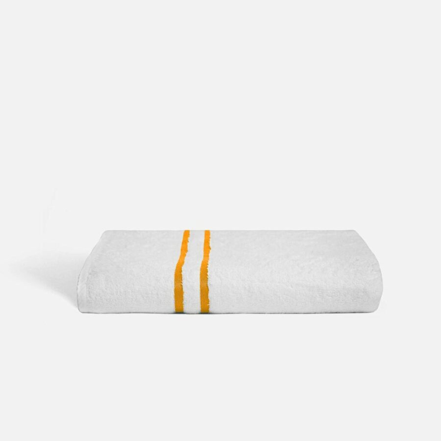 Enveloppez-vous dans le luxe absolu avec nos serviettes en fibre de bambou. Inspirées par l'opulence des spas de renom, elles allient élégance et douceur pour une expérience de bain inégalée, digne des plus grands établissements de prestige.