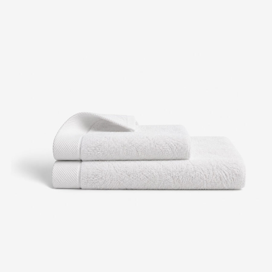 Serviettes de bain blanches en fibre de bambou pliées, éponge dense à bordure texturée — Comptoir du Bambou