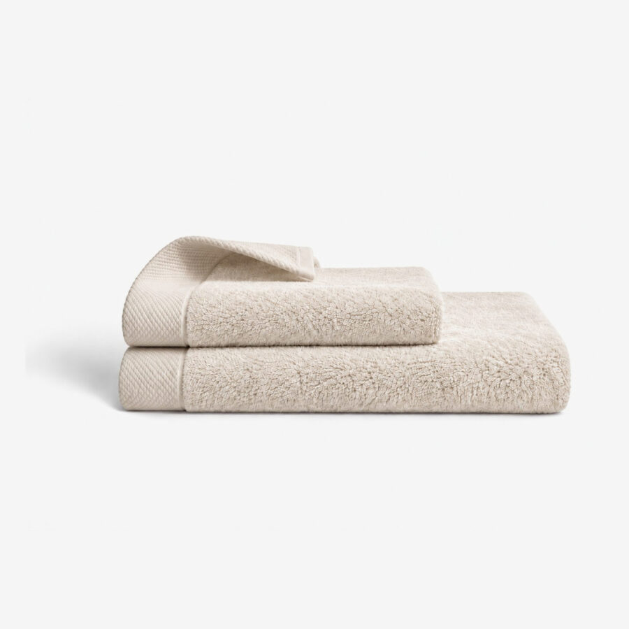 Serviettes de bain en éponge de bambou écru pliées, linge de bain écologique Comptoir du Bambou
